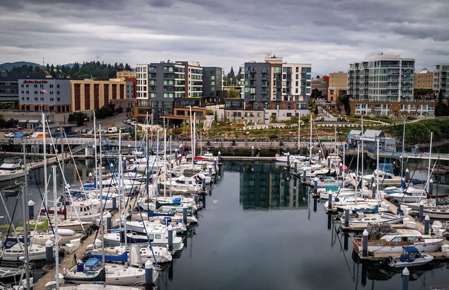 Marina Square Suites - Photo 1