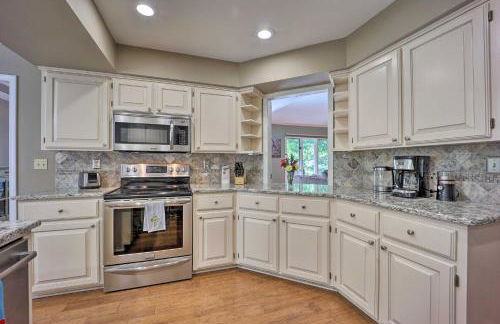 Lakefront Getaway with Private Dock and Kayaks! - Foto 10