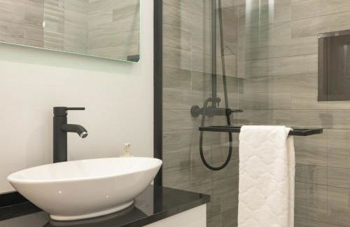 Stylish Apartment W/ River View by LovelyStay - Photo 32