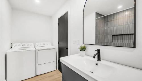 Akron - 4BR Modern Home - Photo 5