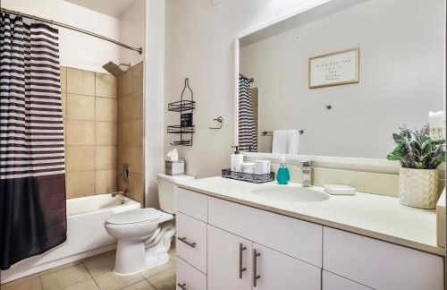 Lux Penthouse Skyline, Views Gym , Free Parking & Wifi - Photo 22