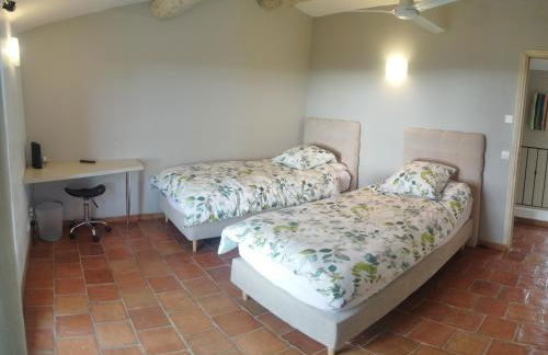 villa provençale en pierre avec vue sur la mer, piscine et jacuzzi - Foto 61