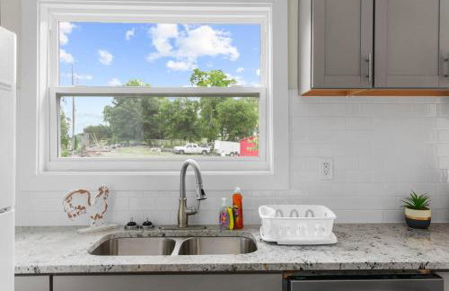 10 Min to Downtown-Modern in Magic City-Both Units - Foto 34