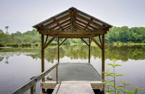 Cozy Georgia Abode with Deck, Fire Pit and Lake Access - Foto 3