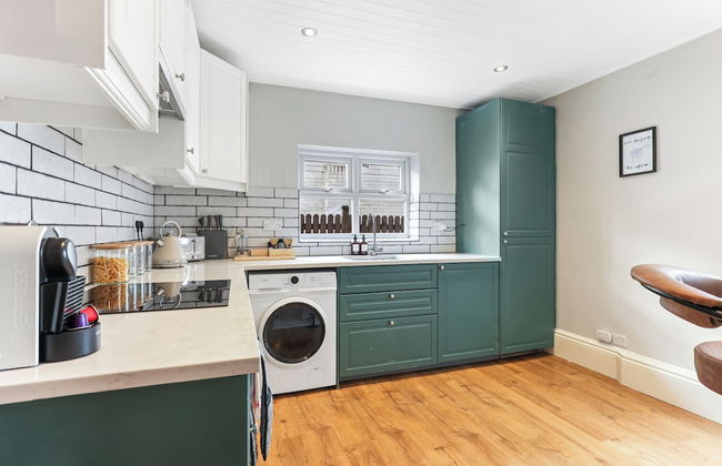 St Georges Apartment- North East Escapes - Photo 16