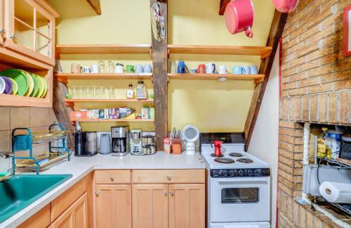 A-Frame Cabin with Furnished Deck in Becket! - Foto 13