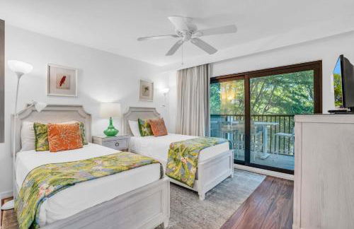 Corner Unit Updated And Near Lobby - Photo 17