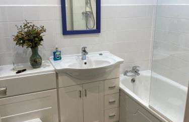 Trafalgar, lovely ground floor flat with outside patio garden, minutes walk to seafront - Photo 7