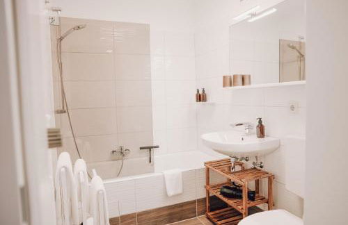 Stadtjuwel I Balkon I 6 Min zum See - Foto 12