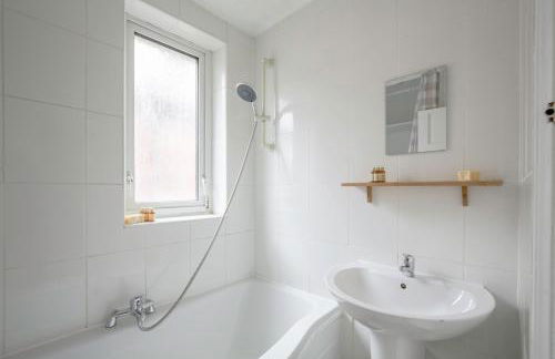 5-bedroom home in trendy Dibsbury area Manchester with parking - Foto 27