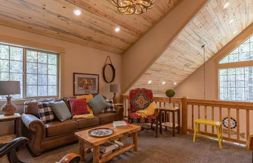 Uncle Chris Cabin by KABINO Air Conditioning Smart TVs Chefs Kitchen Spacious WiFi Grill Bills Island Reservoir Fishing - Foto 26