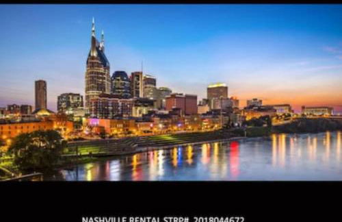 Modern Luxury Rooftop Deck, 3 mi to Downtown - Foto 75