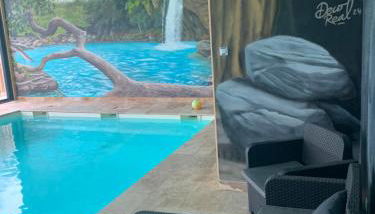 Logement 4 personnes avec piscine intérieure 31 degrés zoo de la FLECHE 24 h du Mans - Foto 3