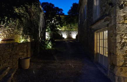 Beautiful Farmhouse with large swimming pool within walking distance of a charming, lively village - Foto 37