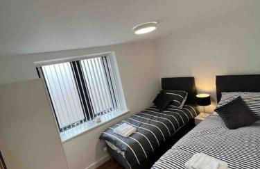 Newly built 2 bed flat in the heart of Leek - Photo 3