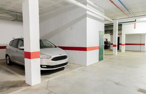 Elegant Marbella Apartment, 5-Pool Oasis, Sunlit Terrace, Garage - Photo 38