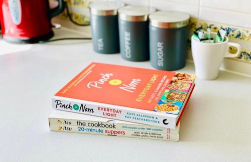 Emerald House - Prime Location - Driveway Parking, Pool Table, Fast Wifi, Self Check-In and Sky TV by Yoko Property - Photo 24