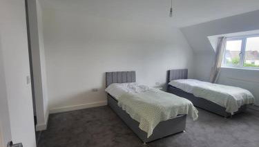 Modern 3-Bed House in Rotherham, WiFi, Garden & Free Parking - Foto 5