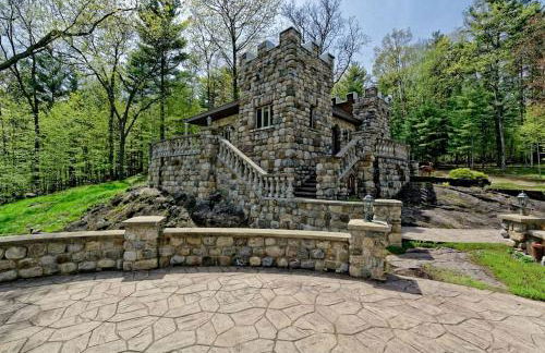 Breathtaking Cottage Rental on Castle Grounds Overlooking Lake George - Foto 24