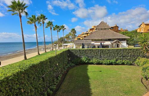 Luxury 3 Bedrooms, Private Heated Pool - EHHouse - Photo 22