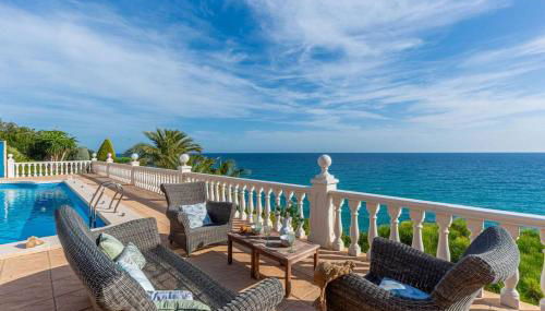 Frontline Villa - Photo 4