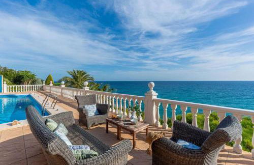 Frontline Villa - Photo 4