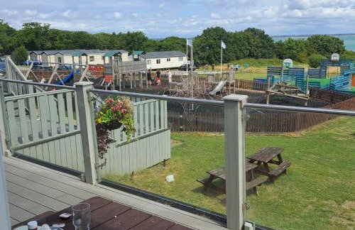 luxury new 3 bed caravan with stunning sea view on private beach in Thorness bay - Foto 43