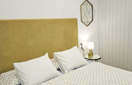 Stay Home & Away in the Heart of Historic Town of Malaga - Photo 5