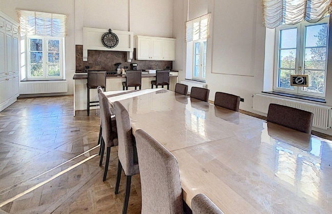 Elegant Hillside Mansion - Photo 23