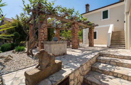 Aurora Lukorana - Photo 31