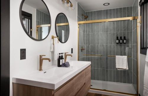 Luxe, Mountain VIEWS, Sauna, HotTub, Pups - Foto 58