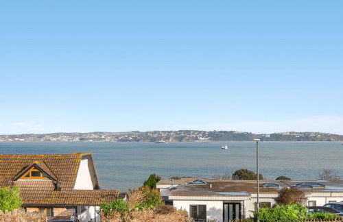 Baywatch Sea View Retreat - Photo 21