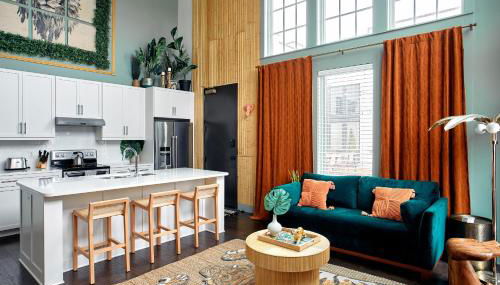 Upscale 12 South Penthouse with 2 Kings, Balcony 1 of 7 Themed Lofts at Cowrite, Find Coffee and Tacos Downstairs, Complimentary Spin Class, Walk to Shopping in 12 South, 10 Minutes to Broadway, Parking, 24 Hr Hospitality - Foto 3