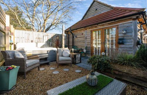 Countryside Barn with Hot Tub in New Forest - Foto 1
