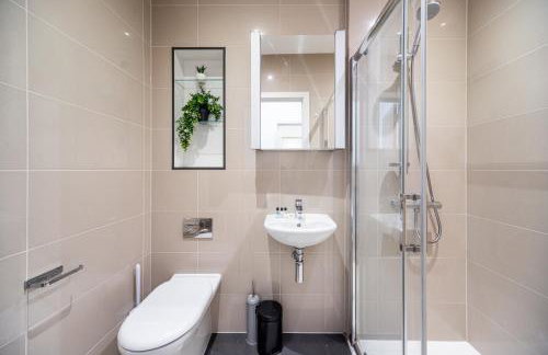 Stylish 2 bed Flat in London with River Thames views Access to boat rides into London-Near O2 Arena and Excel, Fast Wi-Fi, Free Parking, Excellent links Elizabeth and Southeastern Train Line - Foto 27