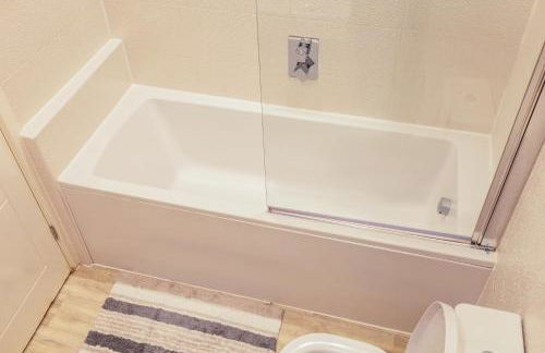 Beautifully Fab 3 bedroom 4 beds New home 8 guests Stretford Trafford - Foto 20