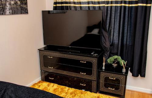 2bed Flat with private parking - Foto 8