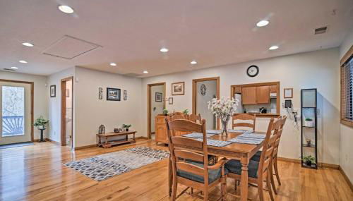 Riverfront Elkins Home with Fireplace and Deck! - Foto 4