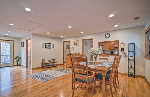 Riverfront Elkins Home with Fireplace and Deck! - Foto 4