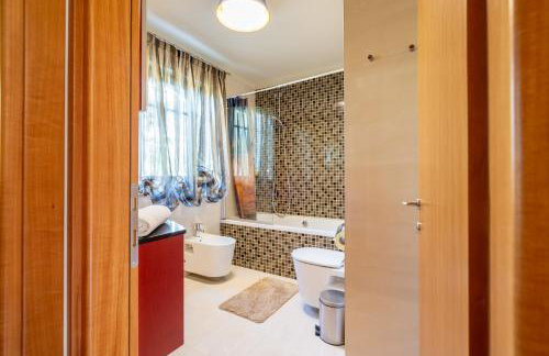 Charming Orange Apartment with Private Pool and Garden Oasis - Foto 26