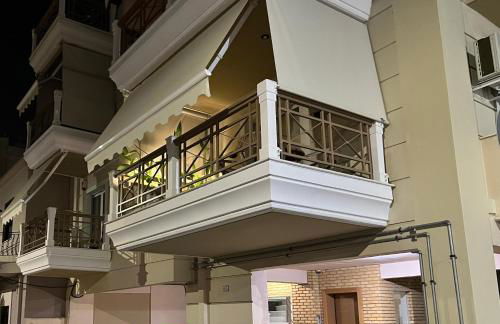 Rustic Boutique Apartment with Live Olive Tree & Private Parking - Photo 35