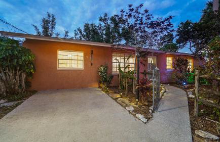 Sunny 3BR Oasis with Water View and Beach Gear Near Siesta - Foto 33