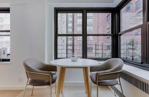 Blueground Midtown E wd doorman nr E River NYC-1527 - Photo 7