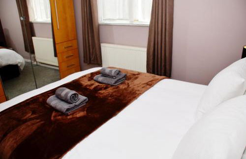 1FG Dreams Unlimited Serviced Accommodation- Staines - Heathrow - Foto 35