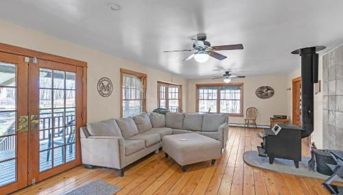 Charming Country 4BR Retreat with Riverfront Views cabin - Foto 3