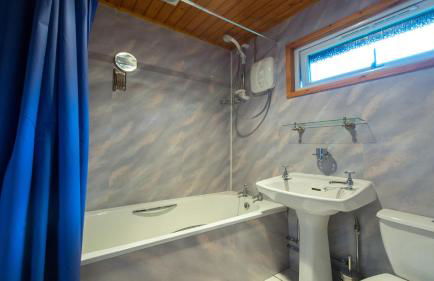 2 bedroom lodge with stunning loch mountain views - Foto 23