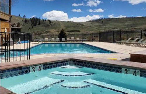 Mountain View Retreat-Resort-Pool-Hot Tub-Near RMNP & WP - Foto 4