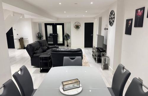 Luxury home 5 bedroom 3 bathroom games room parking - Foto 15