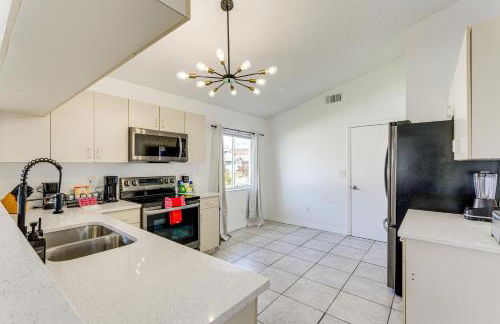 6 Mi to Disney World Lake-View Retreat with Pool! - Foto 9