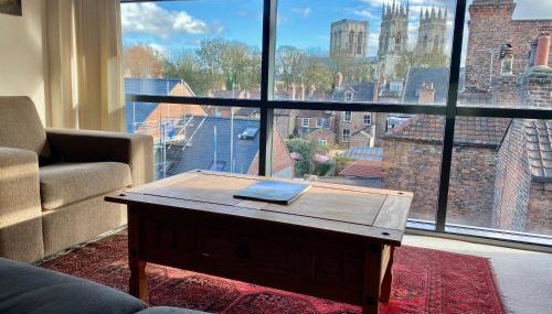 Churchill Two Bedroom Apartments with Free Parking and The Minster view - Foto 2, Other